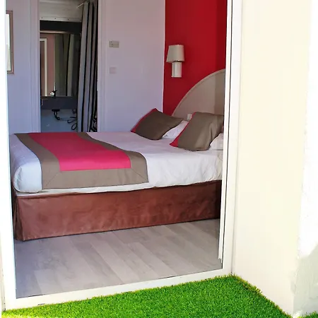 De Flore Hotel