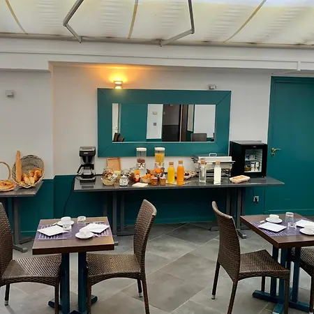 De Flore Hotel